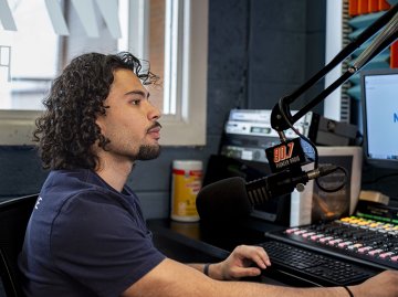 Neruda Perdomo at the mic